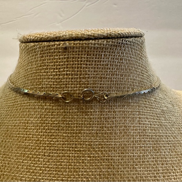 Vintage Cloisonne Bird / Parrot Pendant Necklace gold tone, oval shape white - Picture 9 of 10